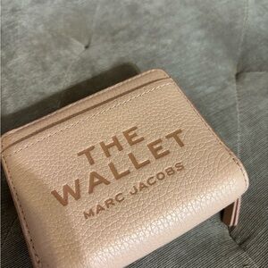 Marc Jacobs The Wallet Compact Leather Wallet in Soft Rose